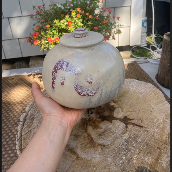 Vintage handmade minimalist ceramic jar | primitive pottery | signed by artist - Picture 7 of 8